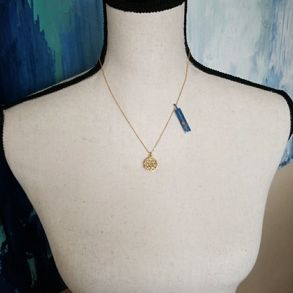 Lovely Gold Pendant Necklace - Picture 4 of 4
